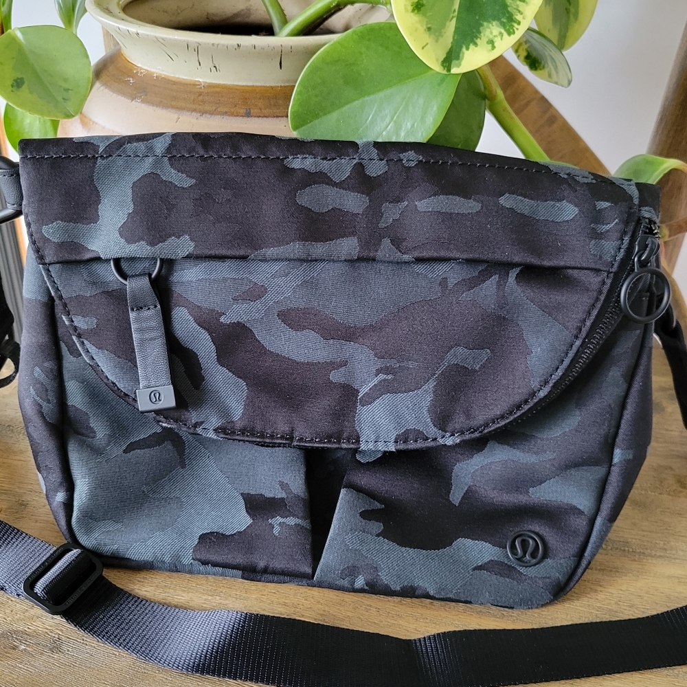 Lululemon All Night Festival Bag Purse 5L Jacquard Camo Obsidian Crossbody Waist